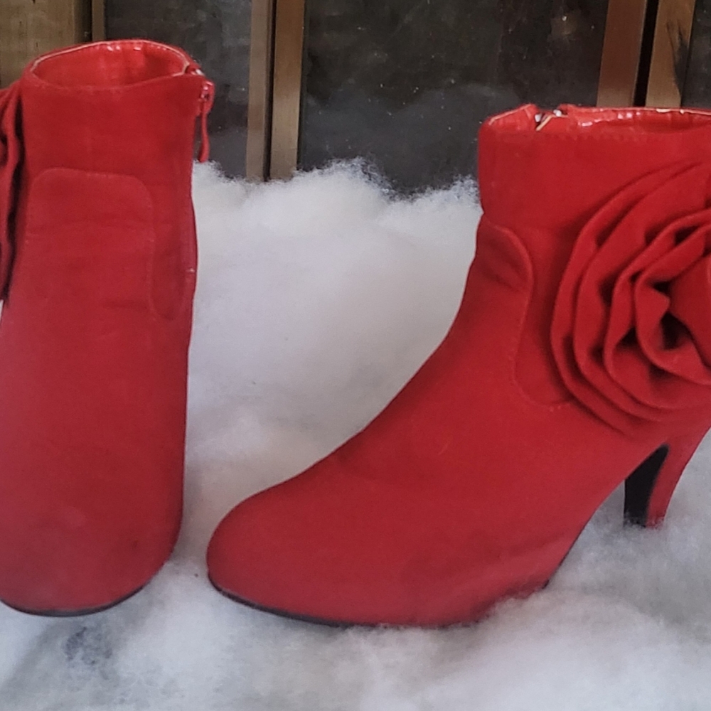 Red Rose Booties - Picture 5 of 6